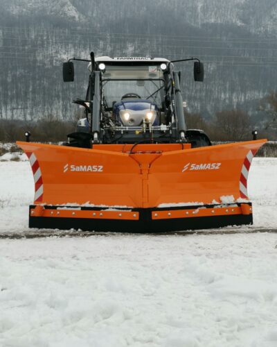 690DTn with a plow