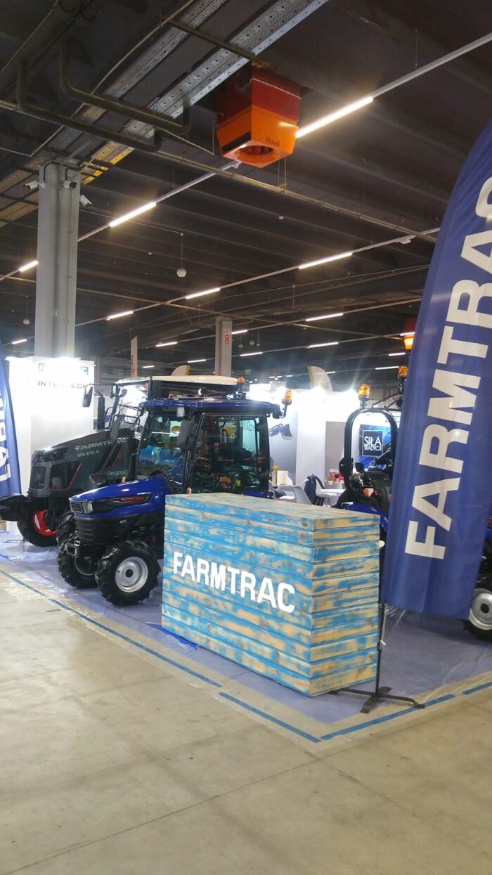 widok stoiska Farmtrac na Agrotech Kielce 2025